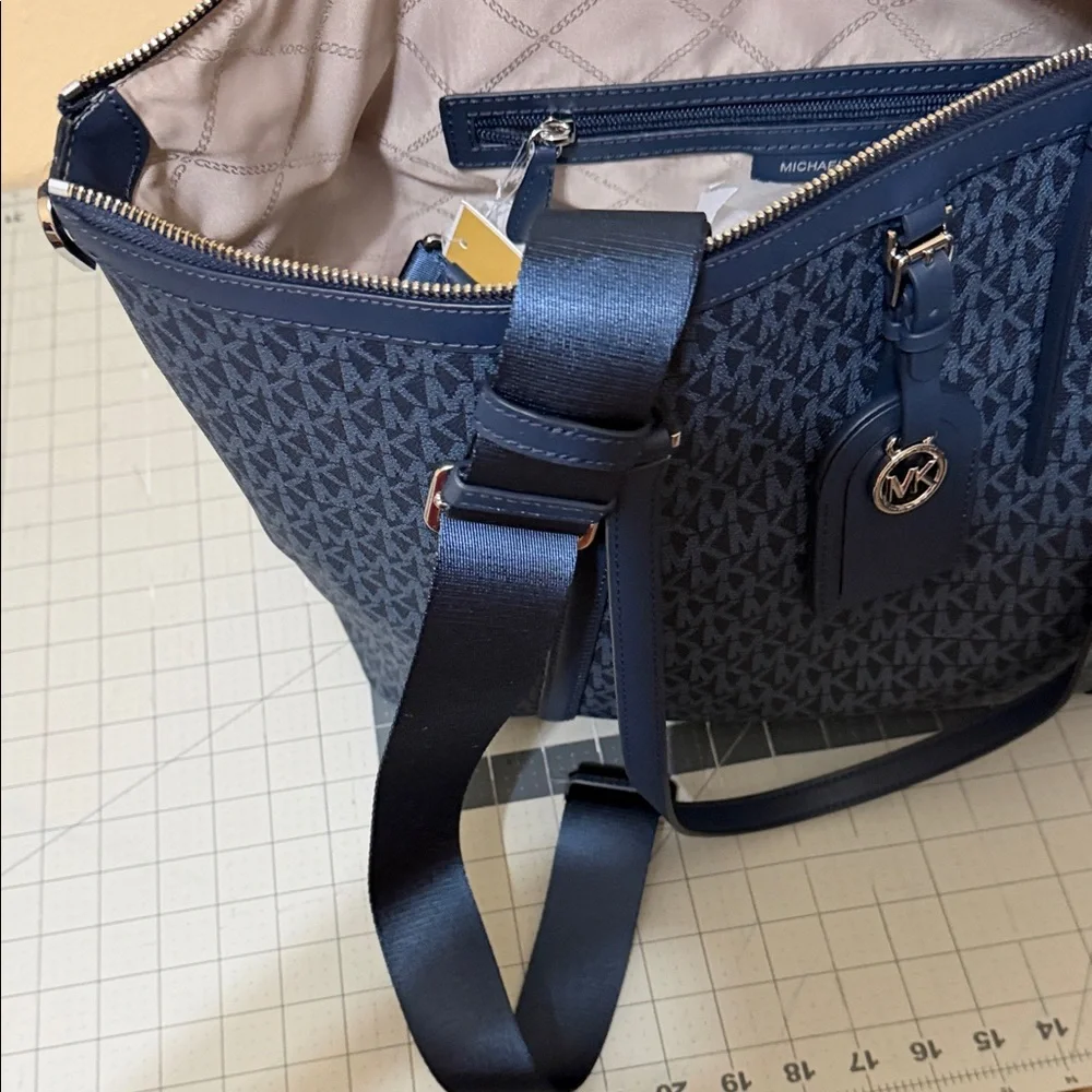 Michael Kors Dark Blue Signature Tote - Picture 3 of 15